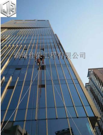 全隱框玻璃幕墻如何開(kāi)窗？長(zhǎng)沙幕墻維修工程中的專業(yè)解決方案